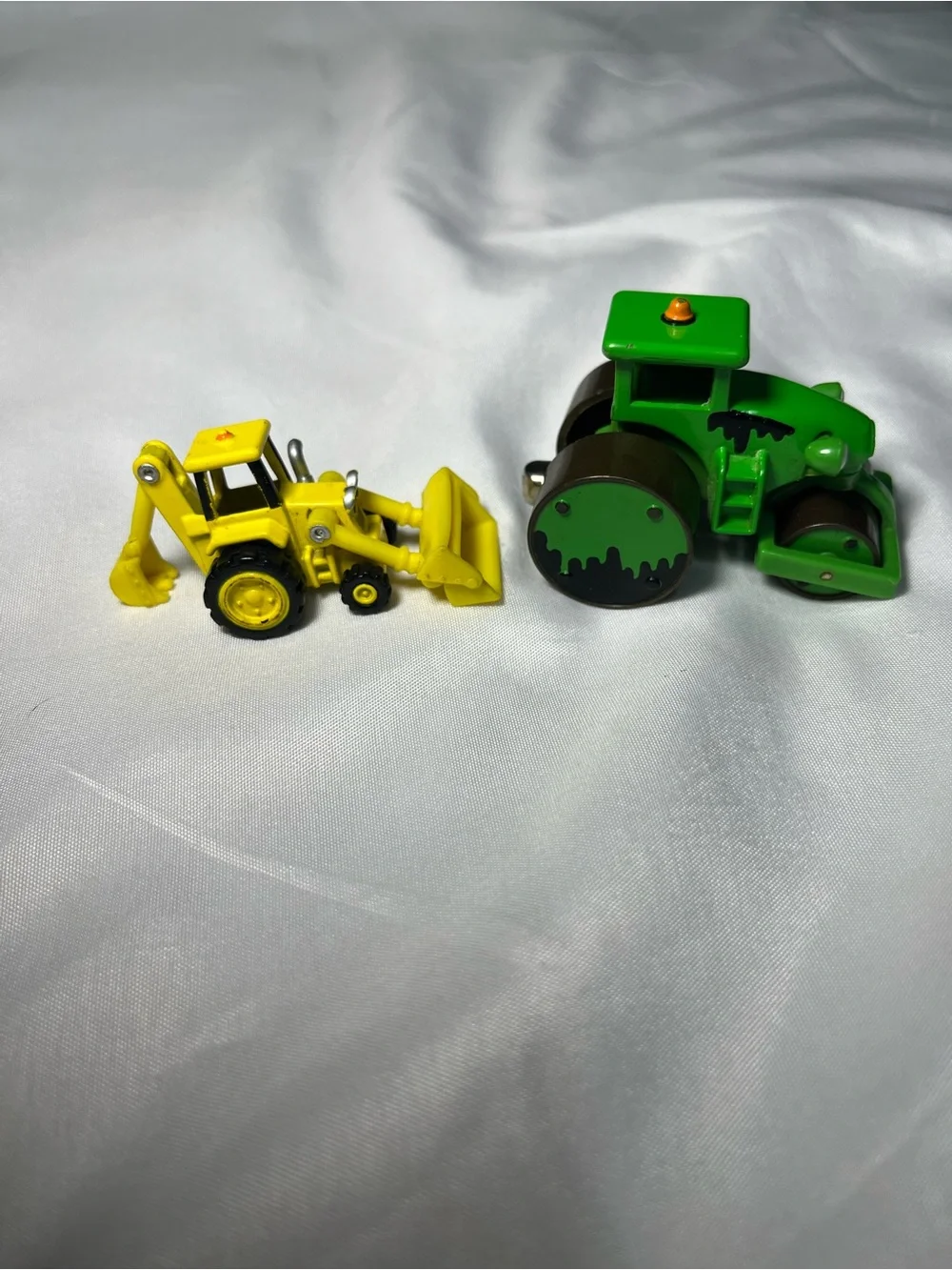 Lot of 2 Vintage 2004 Bob the Builder Scoop & Roley Vehicles Diecast Toy Cars